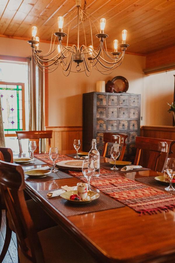 Ambleside Lodge Bed & Breakfast Canmore Exterior foto